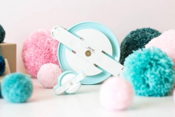 HERRAMIENTA PARA CREAR POMPONES JUMBO WER